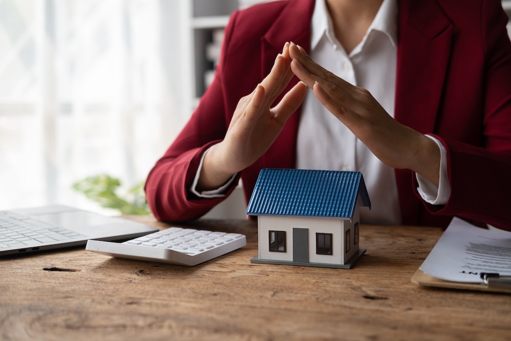 protégez votre résidence secondaire avec notre assurance dédiée. bénéficiez de garanties adaptées pour assurer votre tranquillité d'esprit, que vous soyez sur place ou à distance. découvrez des options sur mesure pour sécuriser votre bien.