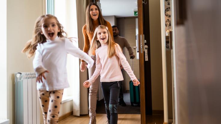 découvrez le concept d'échange de logement pour vos vacances : économisez sur vos séjours tout en vivant comme un local. explorez de nouvelles destinations avec le confort d'une maison accueillante et faites de belles rencontres.