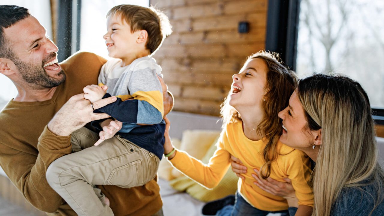 découvrez pourquoi les assurances habitation augmentent en 2024, les facteurs derrière cette hausse et nos conseils pour mieux gérer votre budget face à l’augmentation des cotisations.