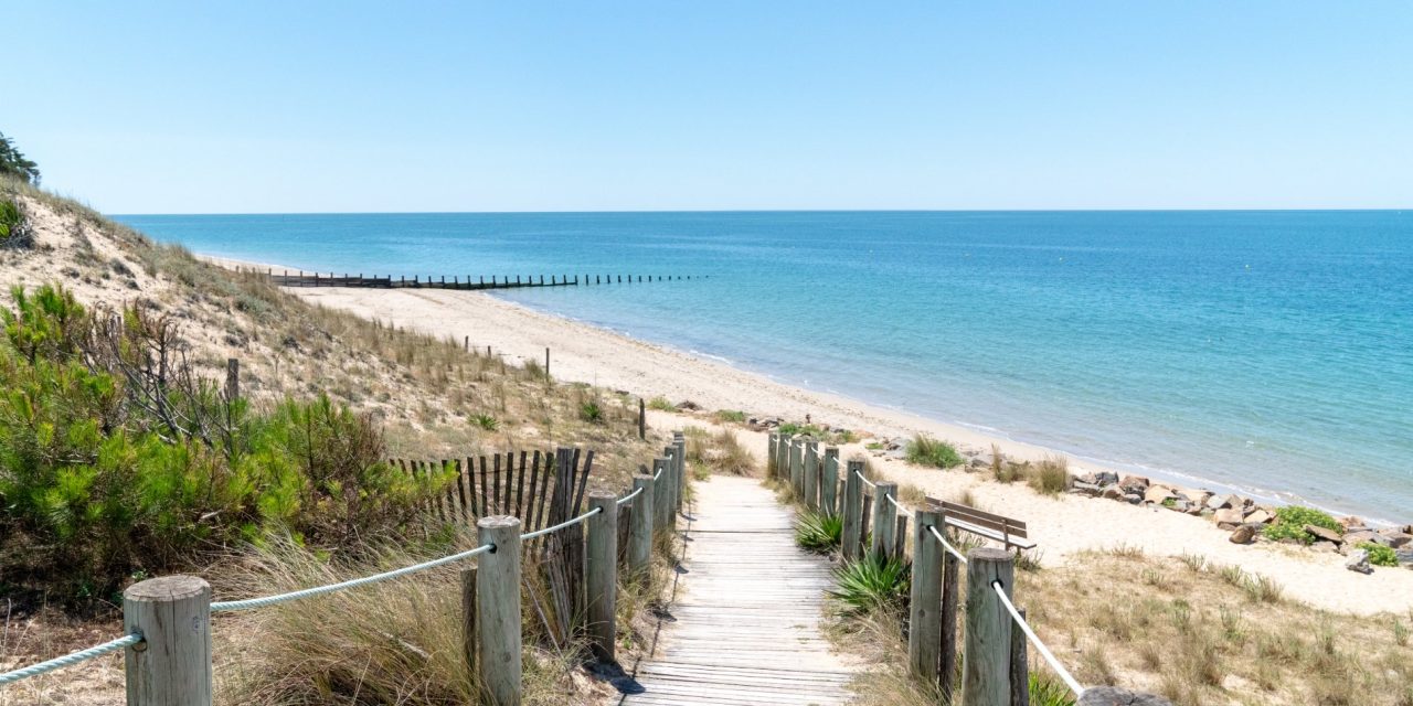 découvrez les plus beaux villages de vendée pour trouver votre résidence secondaire idéale : nature préservée, charme authentique et tranquillité à quelques pas de l’océan atlantique.