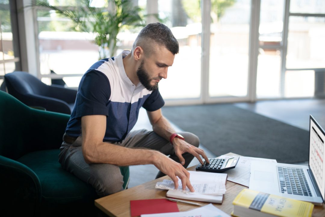 découvrez comment déterminer le nombre optimal de pièces pour votre assurance habitation afin d'obtenir une couverture adaptée et un tarif avantageux.