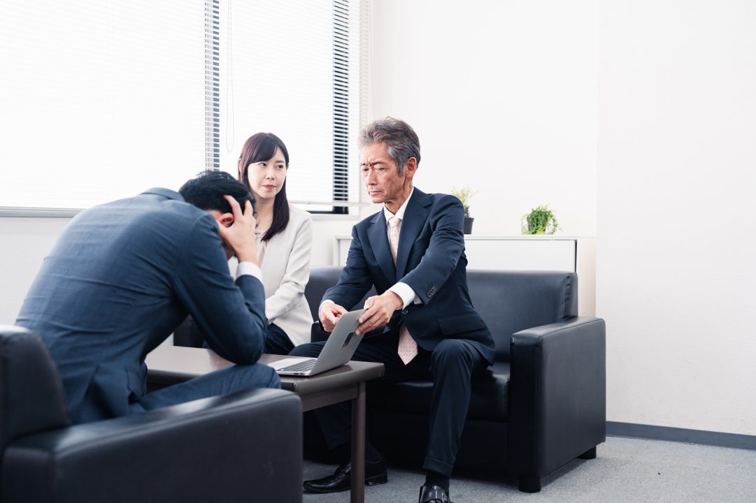 découvrez les enjeux du débat autour de la loi sur la fraude sociale et fiscale, ses impacts et les mesures proposées pour lutter contre ces fraudes.